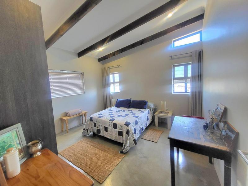 6 Bedroom Property for Sale in Sunset Estate Western Cape